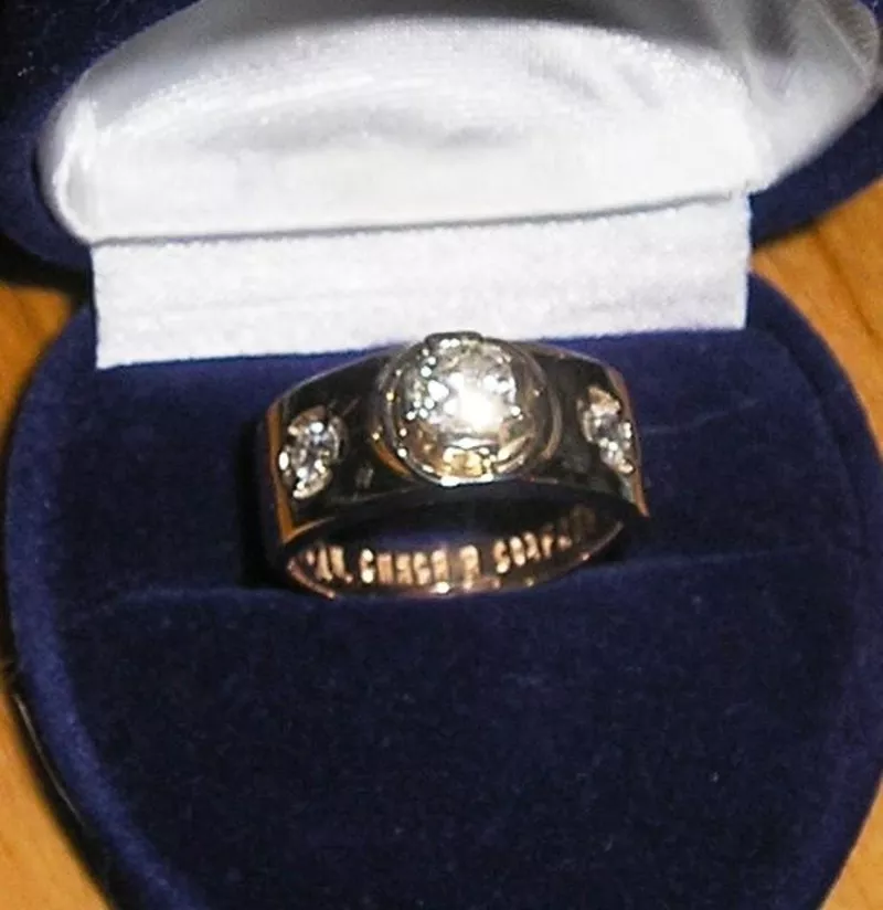 Продам мужское золотое (585пр.) кольцо с бриллиантами